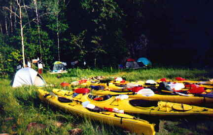 Le campement � l'anse aux petites iles